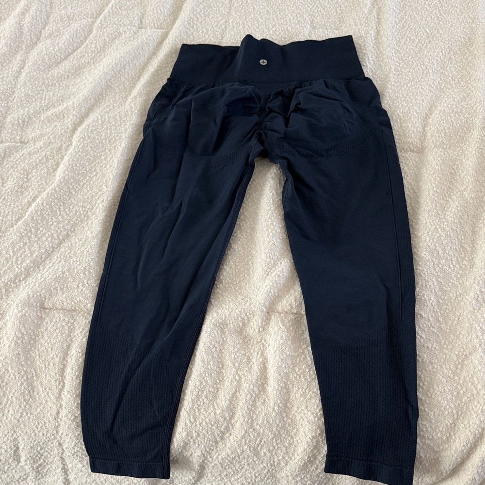 Halara Seamless flow butt scrunch legging - Picture 2 of 6